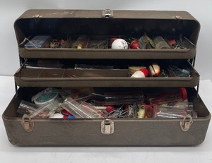 lot 165 image: Vintage Metal Tackle Box and Fishing Lures, Fishing Supplies