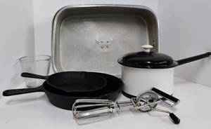 lot 164 image: Cast Iron Frying Pans and Kitchen Lot 10 and 8 pans