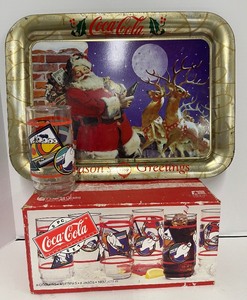 lot 49 image: Indiana Glass Coca Cola Bear Glasses and 1999 Christmas Tray Vintage Collectibles