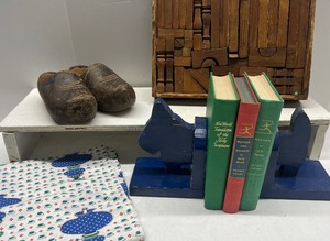 lot 73 image: Antique Wood Building Blacks,  Bookends and Dutch Shoes