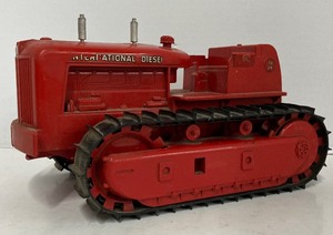 lot 54 image: Product Miniature Co IH International TD-24 Crawler Toy Tractor Rubber Tracks