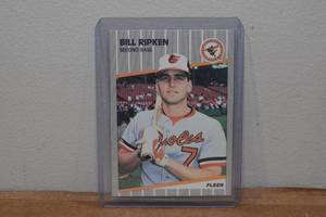 lot 75 image: 1989 Fleer Bill Ripken Censored Fk Face Baseball Card