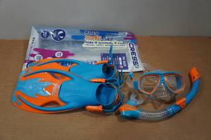 lot 203 image: Cressi Kids Snorkel Set - Fin Size SM