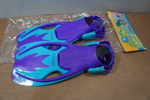 lot 208 image: Cressi Kids Fins - Size SM