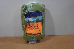 lot 222 image: 1lb Twin City Seed So Native Bee Lawn Mix