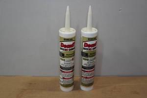 lot 228 image: 2 DeoxIt SM22D Mechanical & Electrical Grease - 8oz