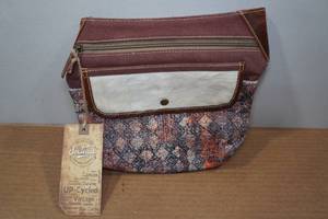 lot 236 image: Sixtease Redwood Canvas Fanny Pack