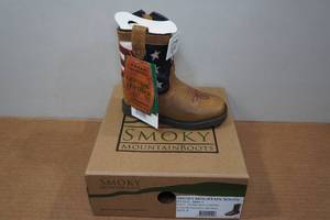 lot 238 image: Smoky Mountain Boots - Toddler Size 8