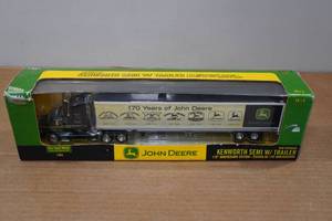 lot 257 image: Ertl John Deere Kenworth Semi with Trailer 164 Scale Model