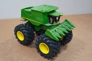 lot 264 image: John Deere Tractor Toy