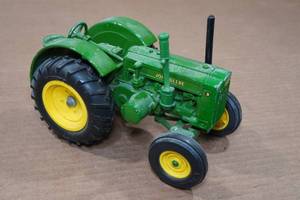 lot 265 image: Ertl John Deere Model Tractor