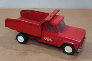lot 268 image: Vintage Pressed Steel Tonka Dump Truck