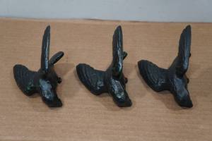 lot 272 image: Vintage Cast Iron Birds