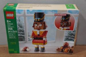 lot 274 image: Lego Nutcracker Building Set