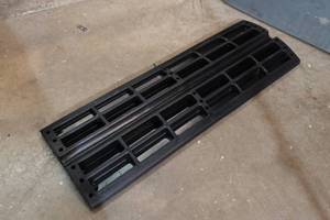 lot 30 image: Heavy Duty Rubber Curb Ramp for Driveway - 47x16