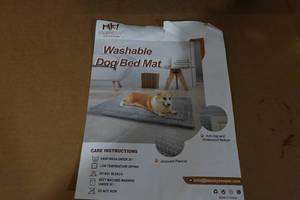 lot 31 image: XL Washable Dog Bed Mat - Gray - 42x28