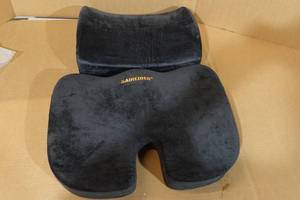 lot 46 image: Memory Foam Lumbar Support and Coccyx Pillow Set