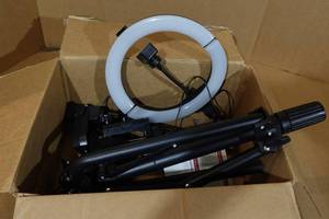 lot 103 image: Ring Light with Tripod