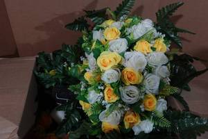 lot 119 image: Decorative Faux Flowers