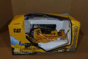 lot 124 image: CAT Remote Control 124 Scale D7E Track Type Tractor