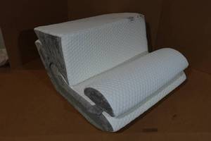 lot 147 image: Adjustable Therapeutic Wedge Pillow Set