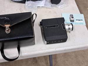 lot 810 image: Vintage Argus Super Eight Movie Camer 802 with Case