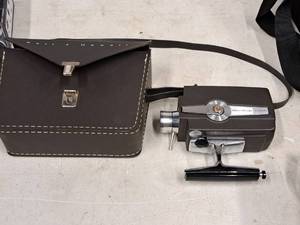 lot 809 image: Vintage Bell & Howell Optronic Eye Autoloading Camera with Case