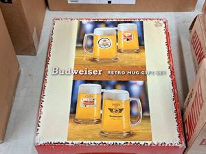 lot 815 image: Budweiser Retro Mug Gift Set - (4) 15oz Beer Mugs