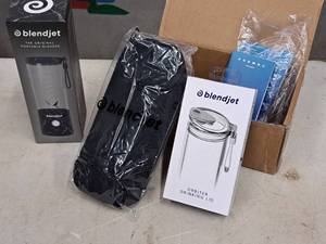 lot 828 image: Blendjet Portable Blender Kit, Orbiter Drinking Lid, Carry Case (in original packaging)