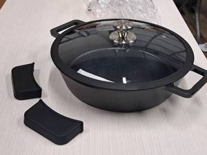 lot 846 image: Diamond Ceramic Non-Stick Cast Iron 4.5-qt Braiser with Glass Lid and Silicone Handles - Kitchen HQ (in original packaging)