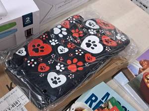 lot 858 image: Lot of (One Pair) Oven Mitts