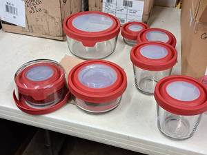 lot 893 image: Anchor Hocking Glass Food Storage Set 11-piece (in original packaging)