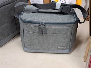 lot 898 image: Lock n Lock Insulated Food Carry Bag with (4) 11x9x2-12 Food Storage Containers with Lids