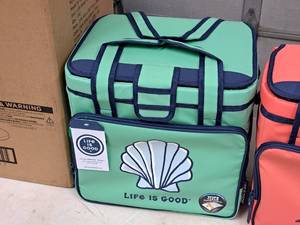 lot 923 image: Life Is Good 16 Can Zipperless Insulated Cooler Carry Bag (Green) (in original packaging)