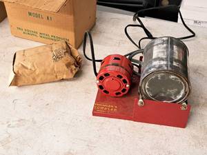 lot 951 image: The Original Thumlers Model A-1 Tumbler with Sand and Pebbles