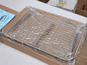 lot 842 image: Sheet Pan with Wire Rack 9x13 (in original packaging)