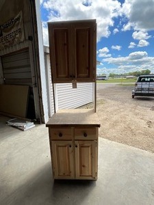 lot 4 image: Cupboards