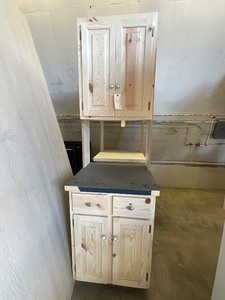lot 10 image: Cupboard