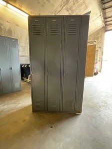 lot 45 image: 3-Door Locker