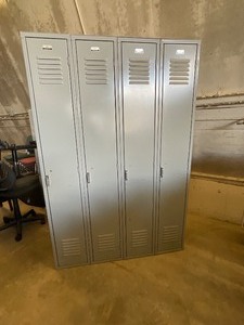 lot 49 image: 4-Door Locker
