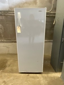 lot 50 image: Refrigerator with Freezer