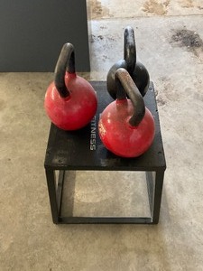 lot 66 image: Kettlebells  Set of 3