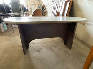 lot 98 image: Oval Table
