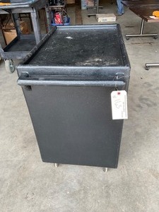 lot 163 image: Cambro Cart