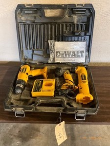 lot 193 image: 38 DeWalt Tool Kit & Case