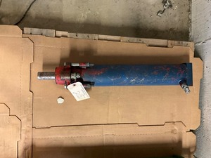 lot 212 image: Hydraulic Ram Length 24