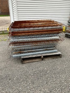 lot 213 image: approx 15 - Pallet Rack wire decking