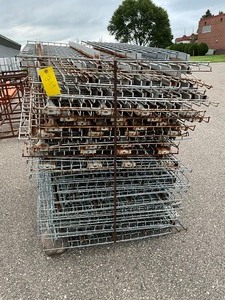 lot 214 image: 25 approx -Pallet Rack wire decking