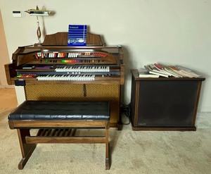 lot 5 image: Kimball Camelot Model L200 Organ and Organ Speaker Model 12