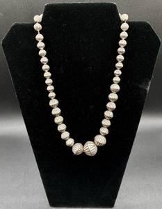 lot 115 image: Vintage Native American Sterling Silver Necklace